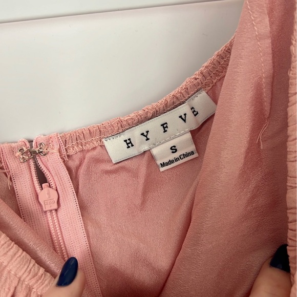 Sleeveless ruffled dress - Picture 3 of 3